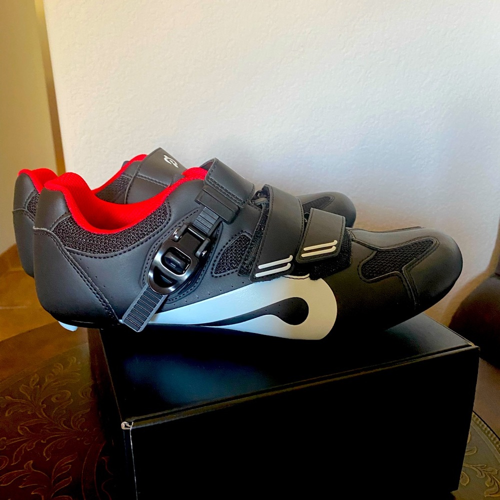 SOLD!! Men’s Peloton Spin Shoes